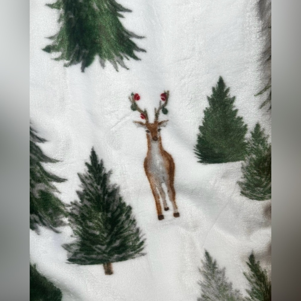 NWT 2025 Rae Dunn Christmas Seasonal Blanket/Throw Reindeer/Trees 50x70 Plush - Picture 3 of 3